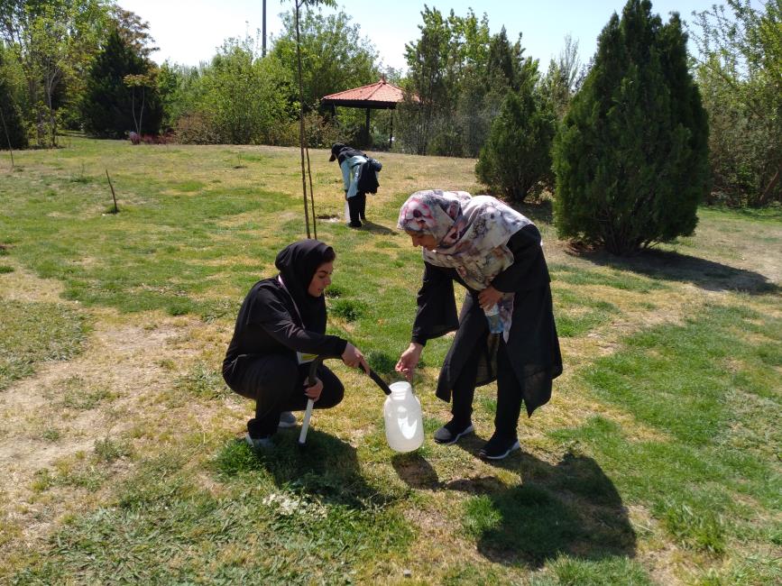 گزارش تصویری از اولین اردوی آبیاری درختان توسط همسفران در بوستان ولایت تهران