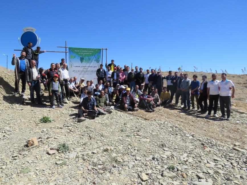 گزارش تصویری از اردو درختکاری نمایندگی های عمان سامانی،جهانبین،پارک ملت 