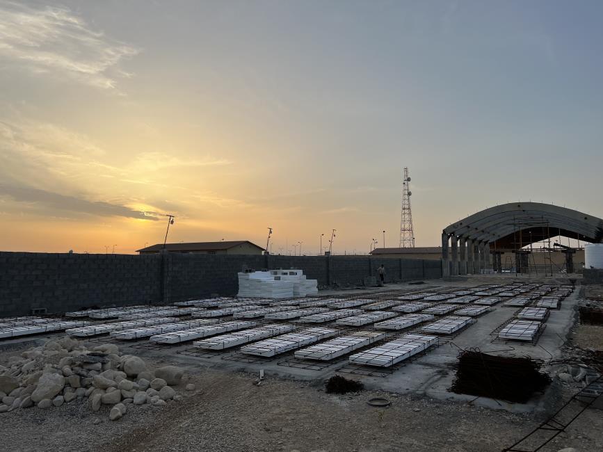 بتن‌ریزی پنل‌های سقف سالن نمایندگی خلیج‌فارس