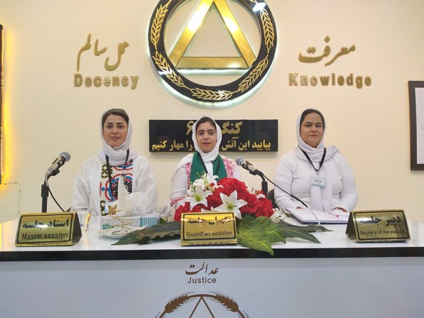 زبان عاقل در پشت قلب اوست