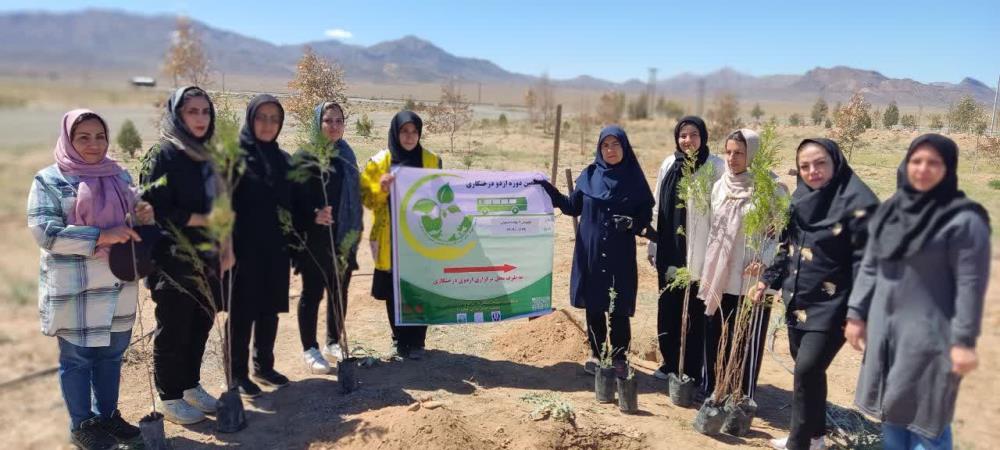 گزارش تصویری از برگزاری اردوی درختکاری همسفران نمایندگی دلیجان