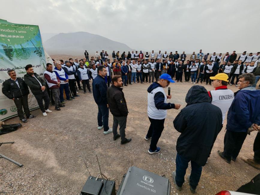 گزارش برگزاری اردوی درخت‌کاری با هدف بیابان‌زدایی