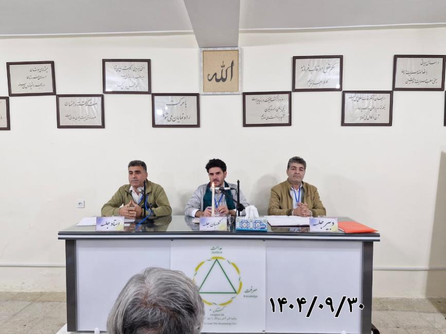 رود خروشان زندگی در مسیر روشنایی در جریان است