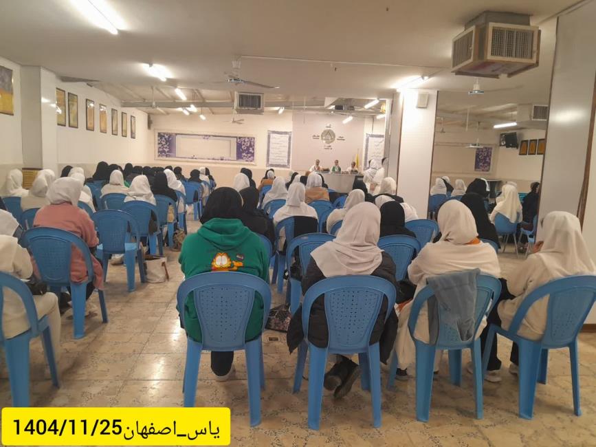 راهنما از خودش قالب می‌سازد. (نمایندگی یاس اصفهان) 