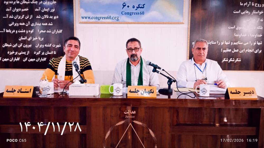 راهنمای خوب ساده صحبت می‌کند و کلامش قابل‌فهم است